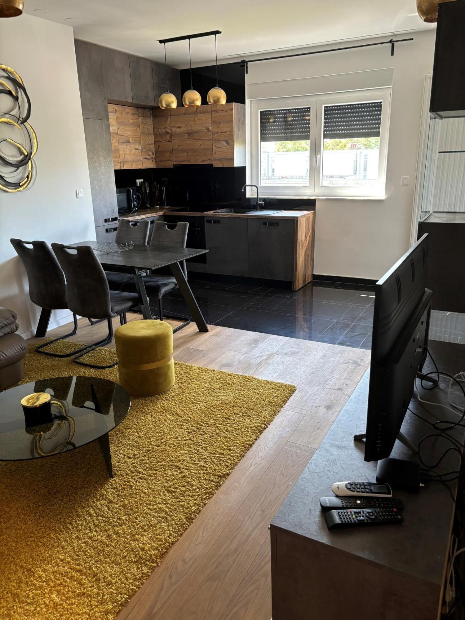 City East Apartment Zagreb With Private Parking Экстерьер фото